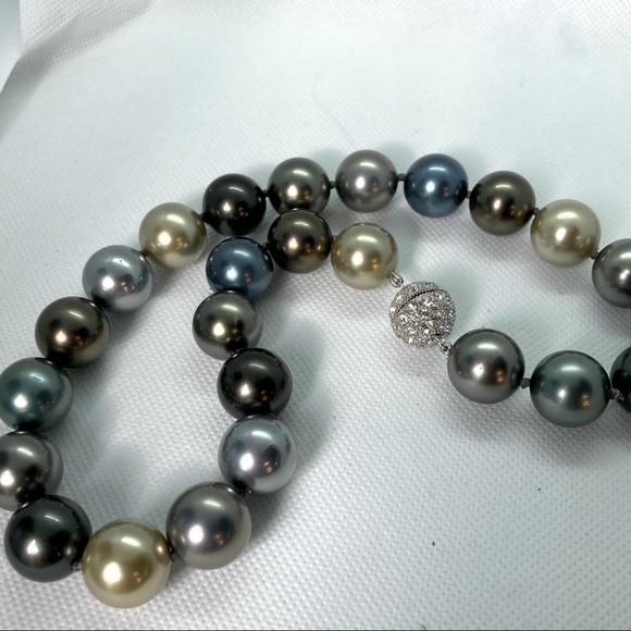 NWOT Multicolor Faux South Sea Pearl Necklace, 18” Choker w rhinestone clasp - Picture 7 of 8